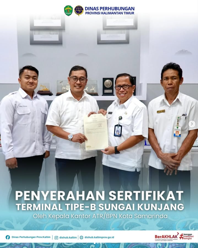 Penyerahan Sertifikat Terminal Tipe B Sungai Kunjang