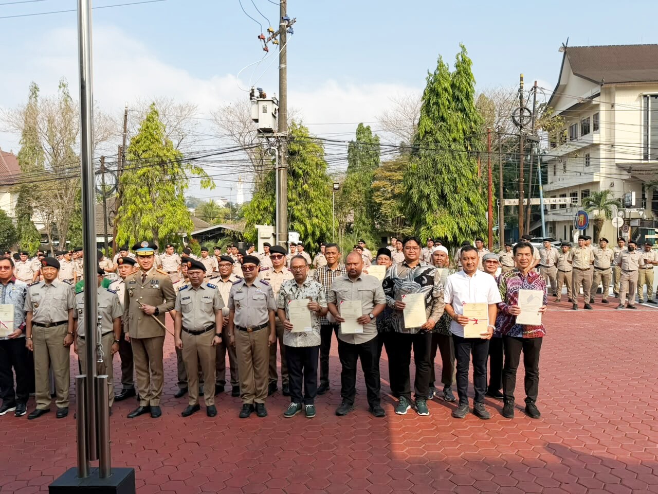 Peringatan Hantaru 2026, Kadishub Kaltim Terima Sertipikat Tanah Aset Daerah dari BPN