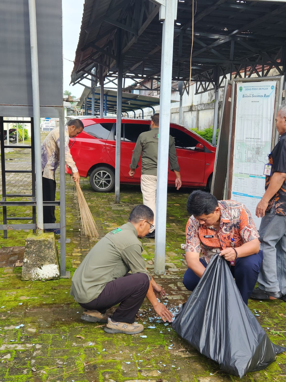 Kegiatan Korve Aksi Bersih Sampah Dishub Kaltim dalam Gerakan Indonesia ASRI — foto 5