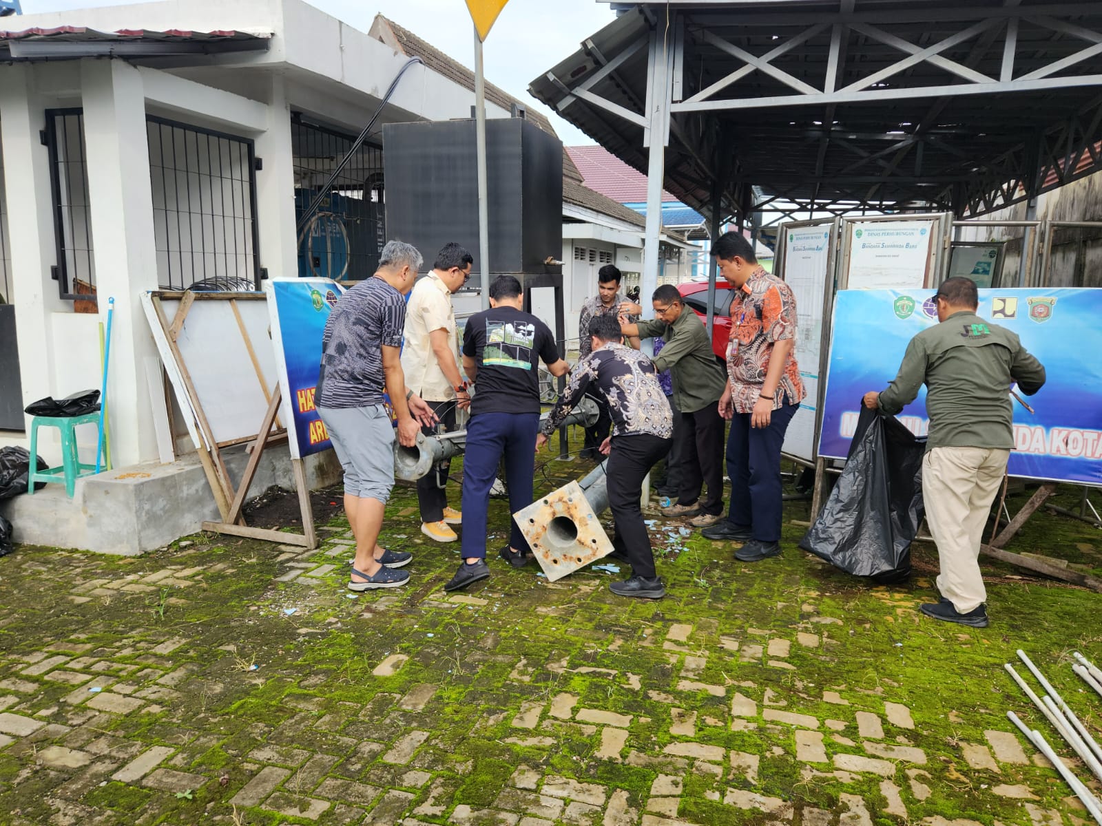Kegiatan Korve Aksi Bersih Sampah Dishub Kaltim dalam Gerakan Indonesia ASRI — foto 7