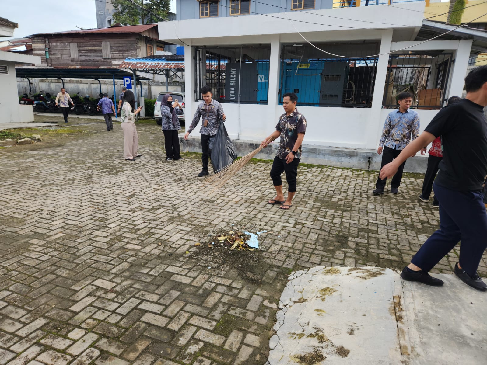 Kegiatan Korve Aksi Bersih Sampah Dishub Kaltim dalam Gerakan Indonesia ASRI — foto 12