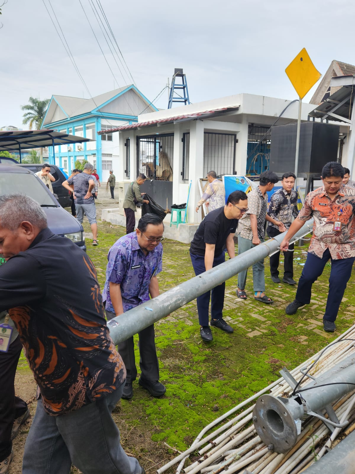 Kegiatan Korve Aksi Bersih Sampah Dishub Kaltim dalam Gerakan Indonesia ASRI — foto 10
