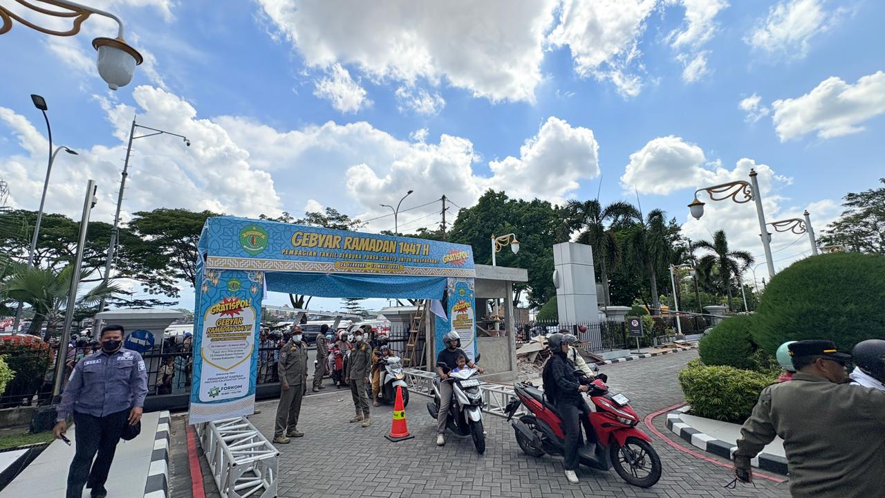 Kegiatan Rekayasa Lalu Lintas Pada Kegiatan Bagi Ta’jil  di Halaman Kantor Gubernur Kalimantan Timur.