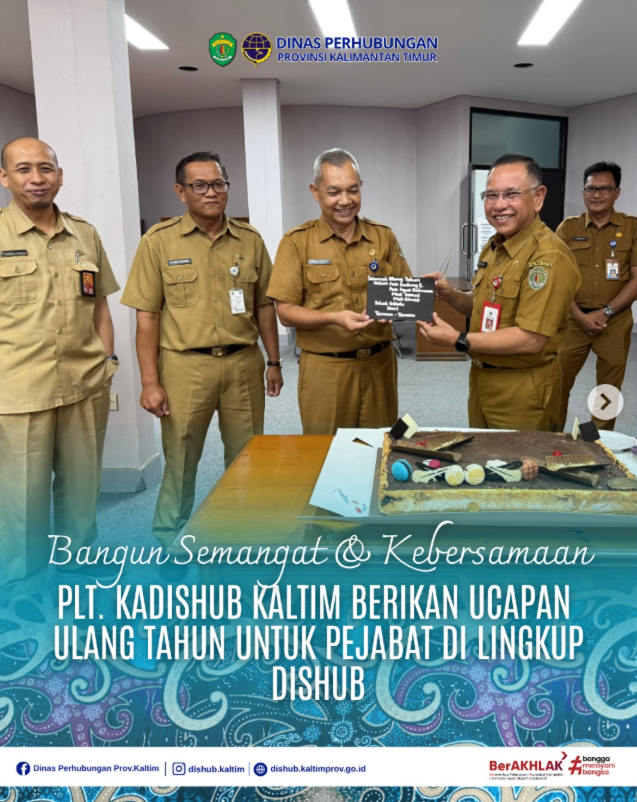 BANGUN SEMANGAT DAN KEBERSAMAAN PLT. KADISHUB KALTIM BERIKAN UCAPAN SELAMAT ULANG TAHUN UNTUK PEJABAT DI LINGKUP DISHUB
