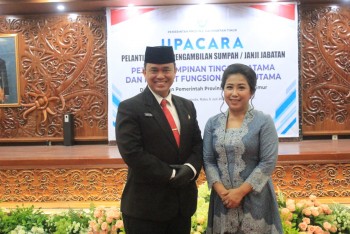 997 - Upacara Pelantikan dan Pengambilan Sumpah/Janji Jabatan Pejabat Pimpinan Tinggi Pratama dan Pejabat Fungsional Ahli Utama di Lingkungan Pemerintah Provinsi Kalimantan Timur..
