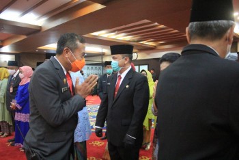 997 - Upacara Pelantikan dan Pengambilan Sumpah/Janji Jabatan Pejabat Pimpinan Tinggi Pratama dan Pejabat Fungsional Ahli Utama di Lingkungan Pemerintah Provinsi Kalimantan Timur..